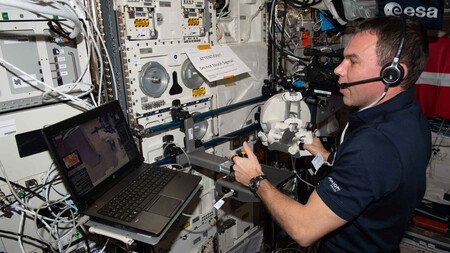 El astronauta de la ESA Marcus Wandt controla los robots desde el espacio